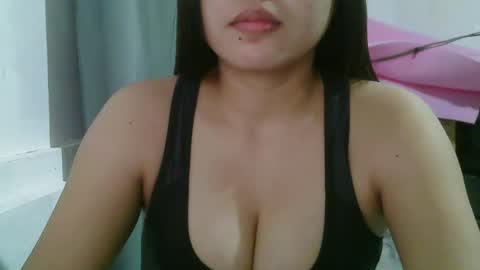 Snapshot of wildcamille chatting on 09/20/25, 11:06 camille online show from 09/20/25, 11:06