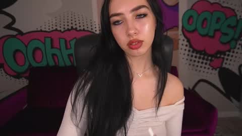 Snapshot of wildkittenx_ chatting on 09/17/25, 05:53 Alena online show from 09/17/25, 05:53