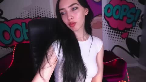 Snapshot of wildkittenx_ chatting on 09/29/25, 05:45 Alena online show from 09/29/25, 05:45