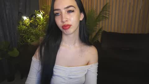 Snapshot of wildkittenx_ chatting on 10/10/25, 07:51 Alena online show from 10/10/25, 07:51