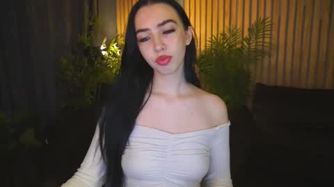 Snapshot of wildkittenx_ chatting on 10/21/25, 05:52 Alena online show from 10/21/25, 05:52