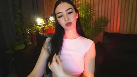 Snapshot of wildkittenx_ chatting on 11/17/25, 06:41 Alena online show from 11/17/25, 06:41