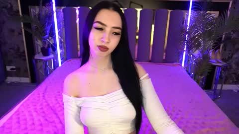 Snapshot of wildkittenx_ chatting on 11/23/25, 06:46 Alena online show from 11/23/25, 06:46