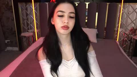 Snapshot of wildkittenx_ chatting on 11/26/25, 06:58 Alena online show from 11/26/25, 06:58