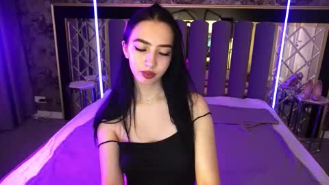 Snapshot of wildkittenx_ chatting on 12/01/25, 06:40 Alena online show from 12/01/25, 06:40