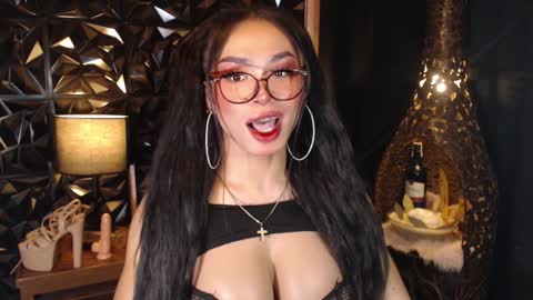 Snapshot of wildroxie chatting on 02/05/25, 01:37 ROXIE online show from 02/05/25, 01:37