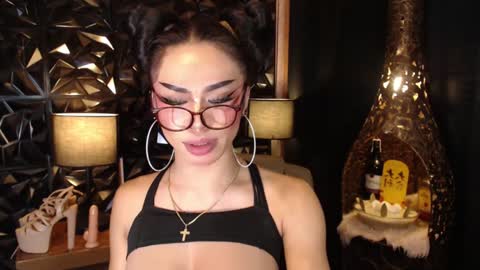 Snapshot of wildroxie chatting on 02/06/25, 03:27 ROXIE online show from 02/06/25, 03:27