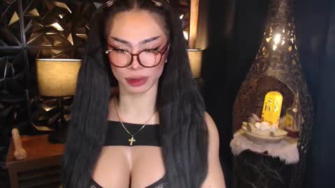 Snapshot of wildroxie chatting on 02/17/25, 01:25 ROXIE online show from 02/17/25, 01:25