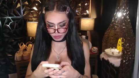 Snapshot of wildroxie chatting on 02/22/25, 02:06 ROXIE online show from 02/22/25, 02:06