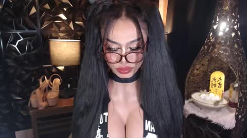 Snapshot of wildroxie chatting on 03/04/25, 01:45 ROXIE online show from 03/04/25, 01:45