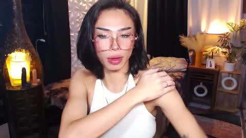 Snapshot of wildroxie chatting on 10/19/25, 10:43 ROXIE online show from 10/19/25, 10:43