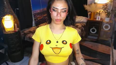 Snapshot of wildroxie chatting on 10/22/25, 01:06 ROXIE online show from 10/22/25, 01:06