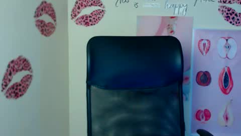 Snapshot of wildsoul8 chatting on 05/10/26, 06:29 Rosalinda online show from 05/10/26, 06:29