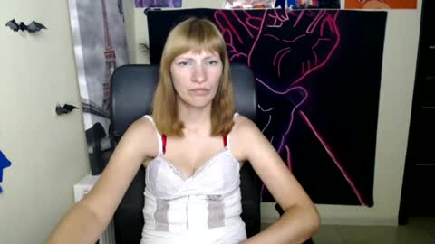 Snapshot of wildsoul8 chatting on 07/22/26, 06:32 Rosalinda online show from 07/22/26, 06:32