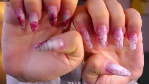 Snapshot of willalwaysloveyouuuuu chatting on 10/13/25, 01:05 Eva online show from 10/13/25, 01:05