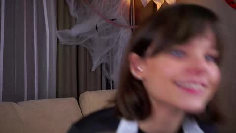 Snapshot of willalwaysloveyouuuuu chatting on 10/31/25, 01:06 Eva online show from 10/31/25, 01:06