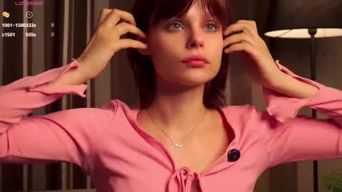 Snapshot of willalwaysloveyouuuuu chatting on 11/19/25, 11:32 Eva online show from 11/19/25, 11:32