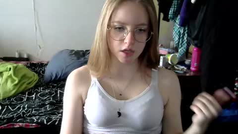 Snapshot of willenasow chatting on 07/14/26, 07:24 Olivia online show from 07/14/26, 07:24