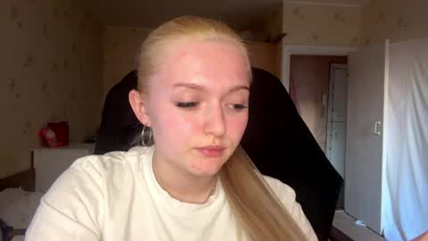 Snapshot of willettealfiero chatting on 03/31/26, 02:39 Sophia online show from 03/31/26, 02:39