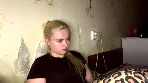 Snapshot of willettealfiero chatting on 04/24/26, 01:19 Sophia online show from 04/24/26, 01:19