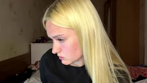 Snapshot of willettealfiero chatting on 05/17/26, 06:04 Sophia online show from 05/17/26, 06:04