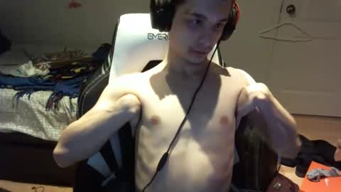 Snapshot of willfro_ chatting on 12/18/25, 05:02 willfro_ online show from 12/18/25, 05:02