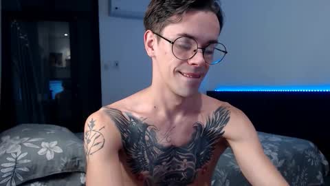 Snapshot of william_henry_a chatting on 10/09/25, 10:24 William online show from 10/09/25, 10:24