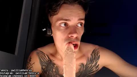 Snapshot of william_henry_a chatting on 10/24/25, 12:12 William online show from 10/24/25, 12:12