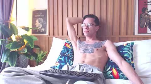 Snapshot of william_henry_a chatting on 01/12/26, 05:56 William online show from 01/12/26, 05:56