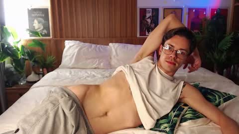 Snapshot of william_henry_a chatting on 02/06/26, 01:58 William online show from 02/06/26, 01:58