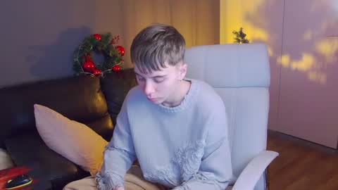 Snapshot of william_ross chatting on 12/28/24, 09:30 will online show from 12/28/24, 09:30