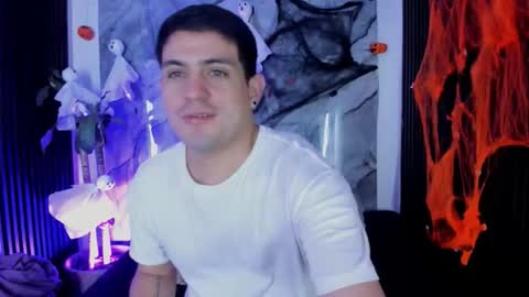 Snapshot of william_steel_ chatting on 10/25/25, 05:15 William Steel online show from 10/25/25, 05:15