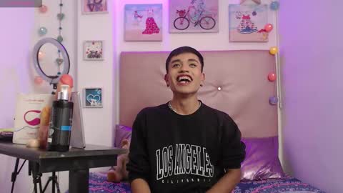 Snapshot of willians__ chatting on 11/11/25, 03:28 willians__ online show from 11/11/25, 03:28