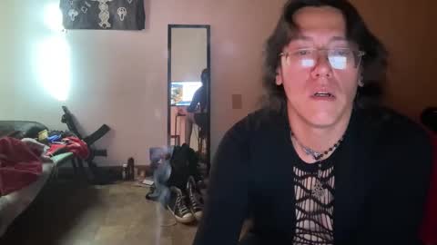 Snapshot of willlohne5 chatting on 11/05/25, 08:53 Ville Lohner online show from 11/05/25, 08:53