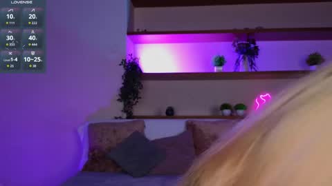 Snapshot of wilonebute chatting on 06/09/26, 03:12 Mary online show from 06/09/26, 03:12