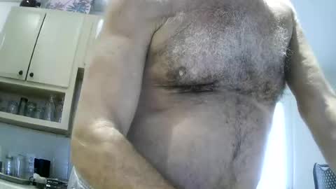 Snapshot of winedog2020 chatting on 07/08/26, 01:37 Gundja Man online show from 07/08/26, 01:37