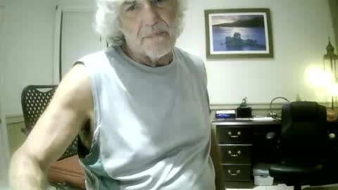 Snapshot of winedog2020 chatting on 07/19/26, 03:10 Gundja Man online show from 07/19/26, 03:10