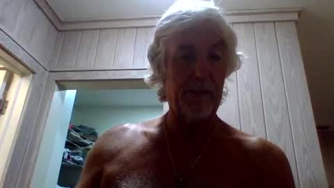 Snapshot of winedog2020 chatting on 07/31/26, 06:02 Gundja Man online show from 07/31/26, 06:02