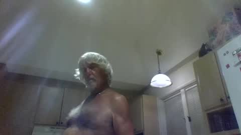 Snapshot of winedog2020 chatting on 08/01/26, 10:25 Gundja Man online show from 08/01/26, 10:25