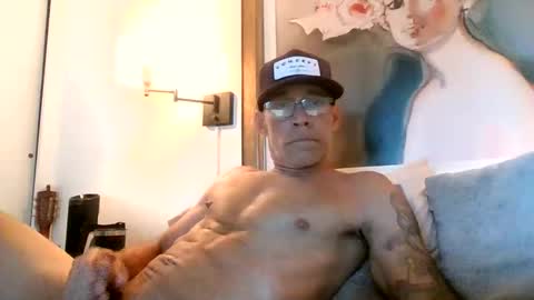 wingnutt765733498294 online show from 04/13/26, 04:23