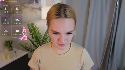 Heeeey im Lina online show from 04/21/26, 03:35