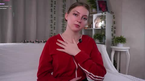 Snapshot of winniehubric chatting on 12/17/25, 01:17 Adaline online show from 12/17/25, 01:17