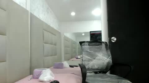 Snapshot of winnybarness chatting on 11/15/25, 02:09 WinnyBarness online show from 11/15/25, 02:09