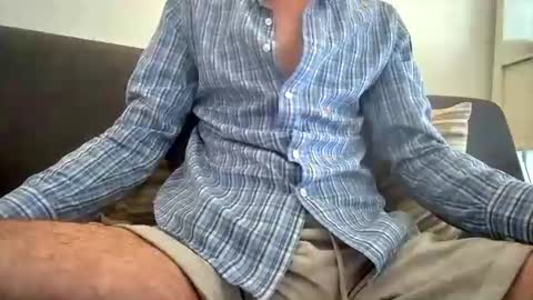 Snapshot of winston1414 chatting on 06/09/26, 04:07 JanCloud online show from 06/09/26, 04:07