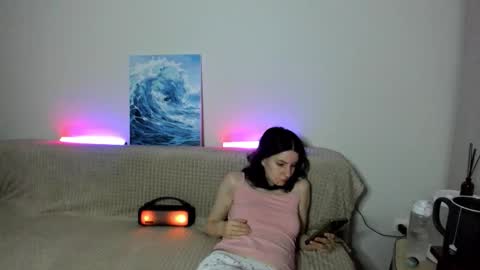 Snapshot of winter_moonl chatting on 12/01/25, 02:11 Vika online show from 12/01/25, 02:11