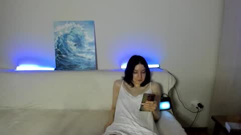 Snapshot of winter_moonl chatting on 12/16/25, 12:43 Vika online show from 12/16/25, 12:43