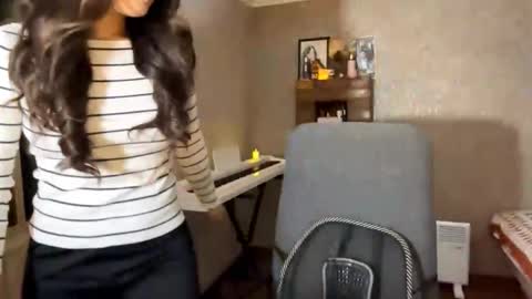 Amina online show from 10/29/25, 02:19