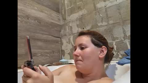 Wisteria online show from 09/22/25, 04:42