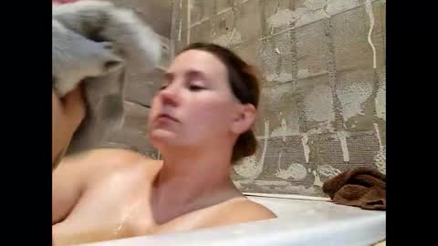 Wisteria online show from 10/08/25, 05:43