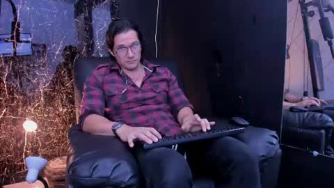 Snapshot of wiston_cox chatting on 07/17/26, 01:07 Wiston online show from 07/17/26, 01:07